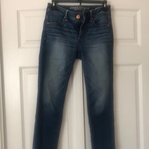 Size 4 regular super stretch mid rise skinny American Eagle jeans